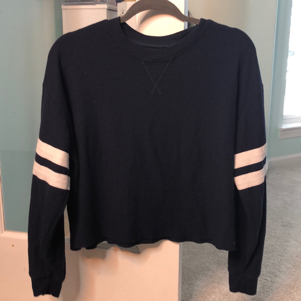 Hollister long sleeve cropped top.